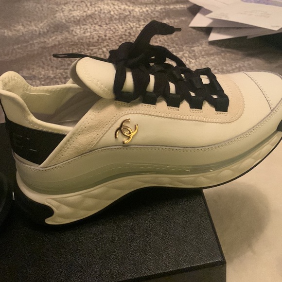 Never worn white 100 percent authentic Chanel sneakers - Picture 8 of 10